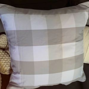 ROSE TREE JULIANNE EURO SHAM
GREY & WHITE PLAID, SOLID GREY BACK, NEW